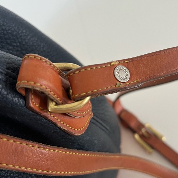 Vintage Dooney & Bourke Navy Blue & Tan Pebbled Leather Drawstring Bucket Bag - Picture 11 of 16